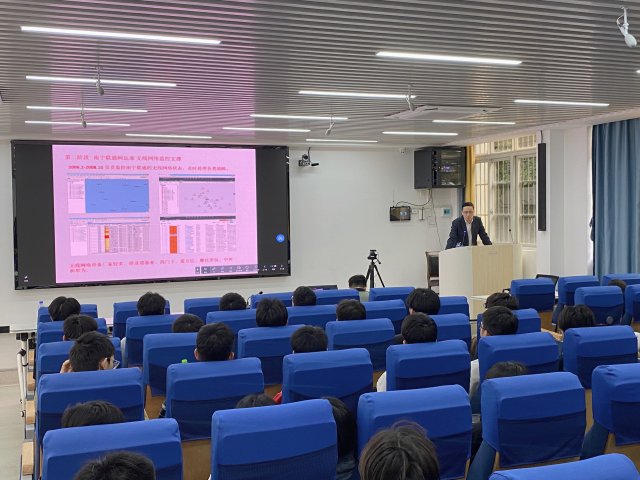 信息工程学院开展“基层就业，平凡岗位书写不平凡的故事”专题就业指导讲座