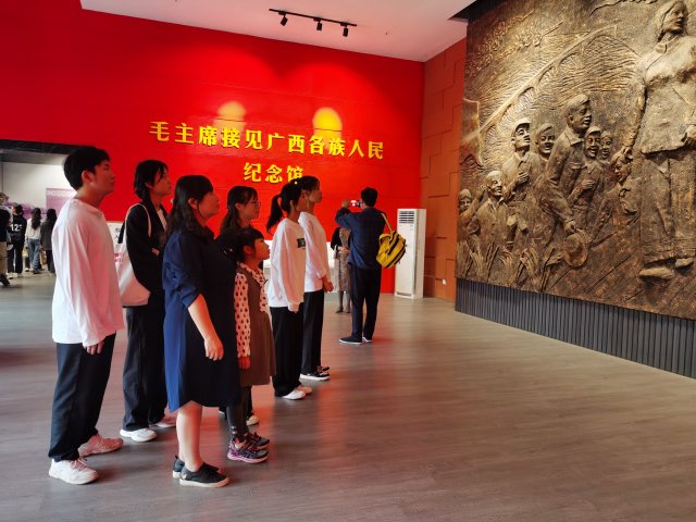 缅怀革命先烈，传承红色基因 —信息工程学院开展“清明祭英烈”主题纪念活动