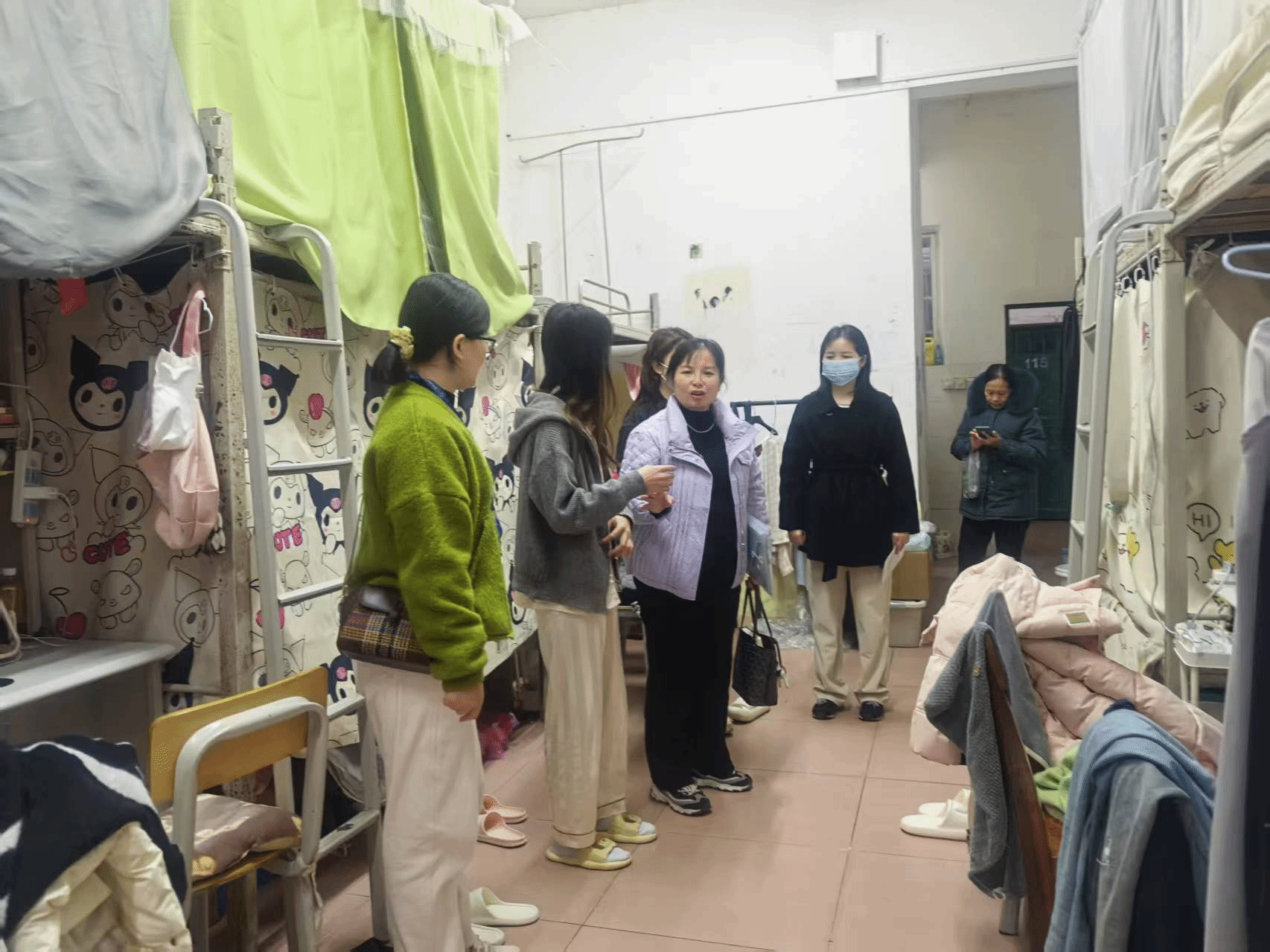 信息工程学院开展学生宿舍安全卫生专项检查